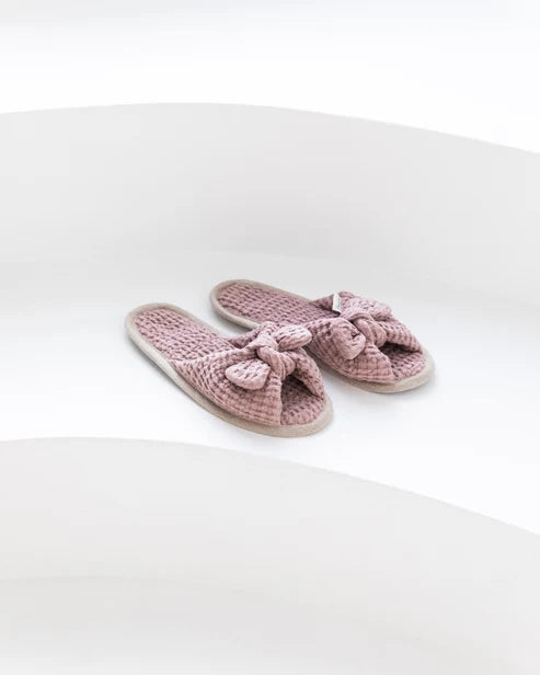 Bow tie waffle linen slippers in Woodrose