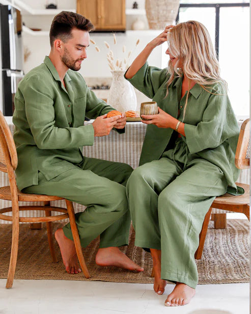 Linen pajama set AVEIRA in Forest green | MagicLinen