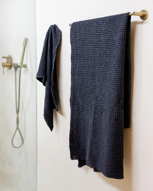 Waffle Bath Towel in Dark gray